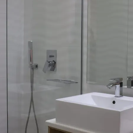 Zlatna Bura Μακάρσκα